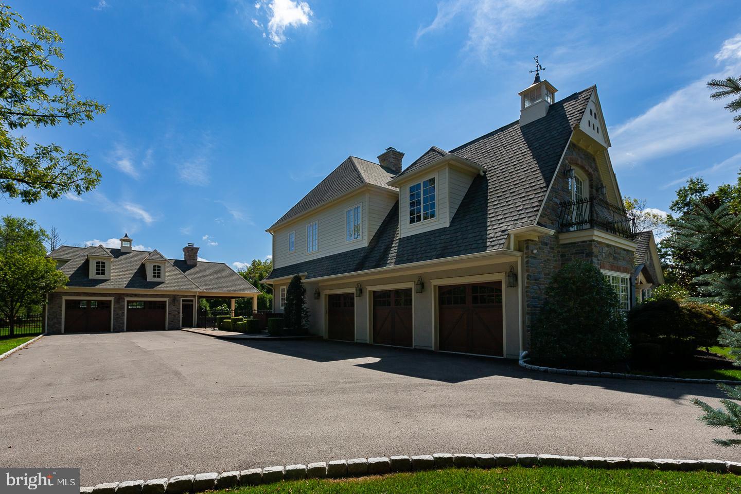 THE PINES - Residential