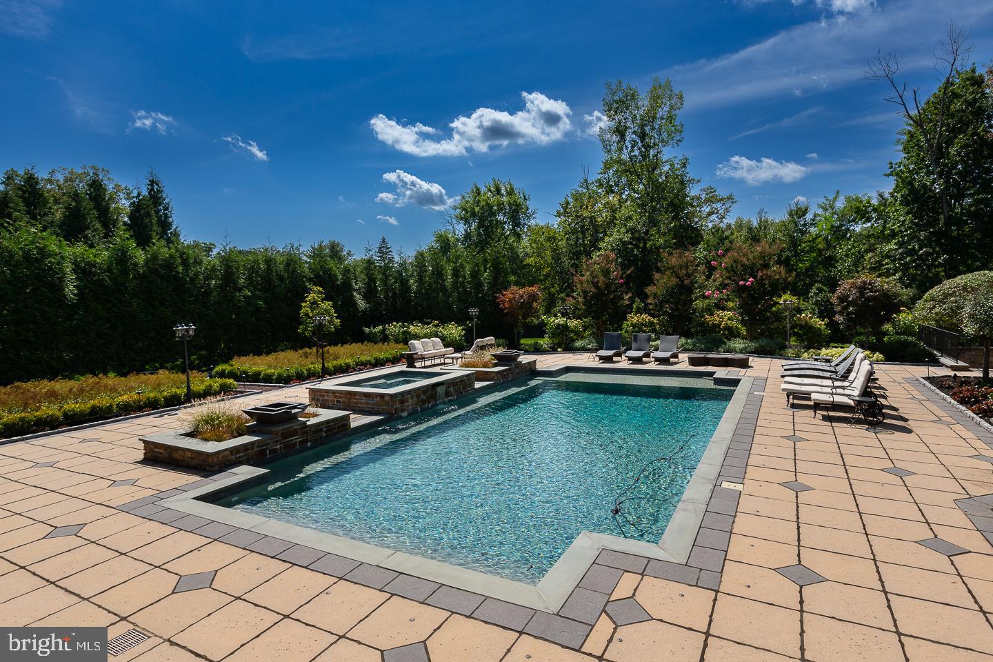 THE PINES - Residential