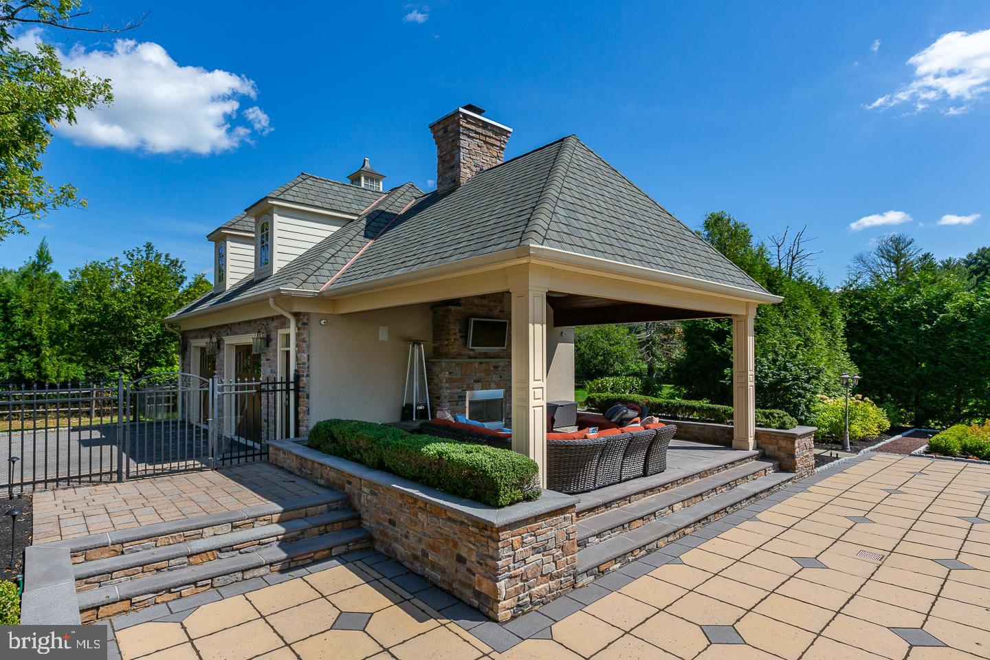THE PINES - Residential
