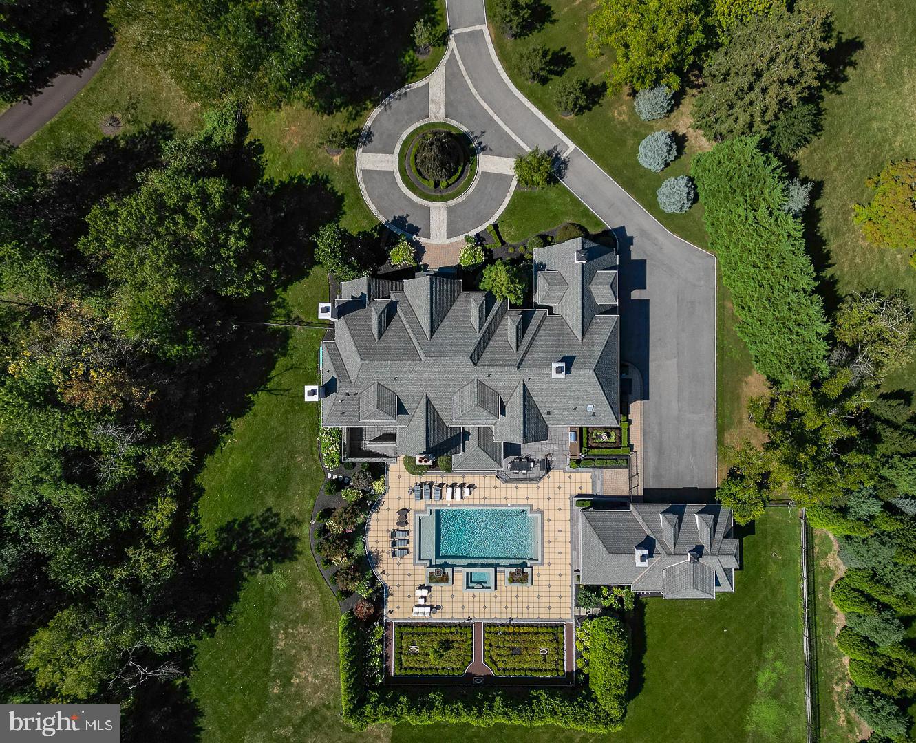 THE PINES - Residential
