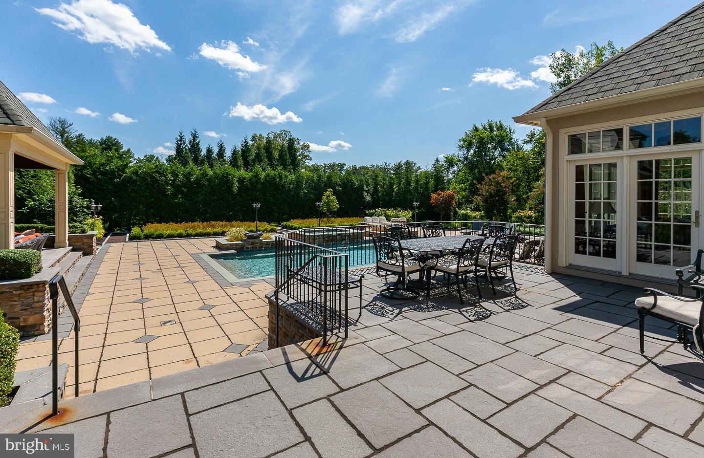 THE PINES - Residential