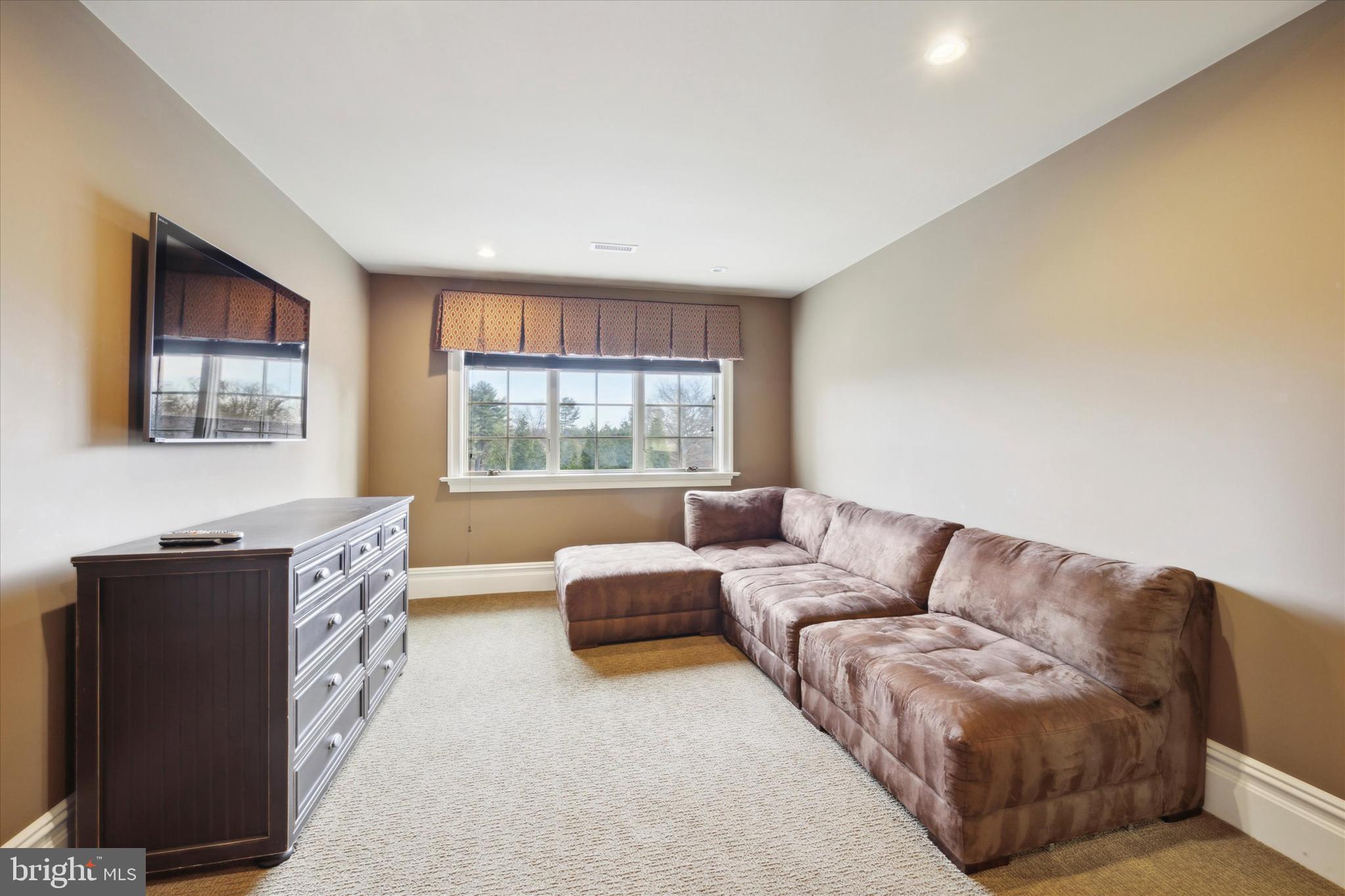 THE PINES - Residential