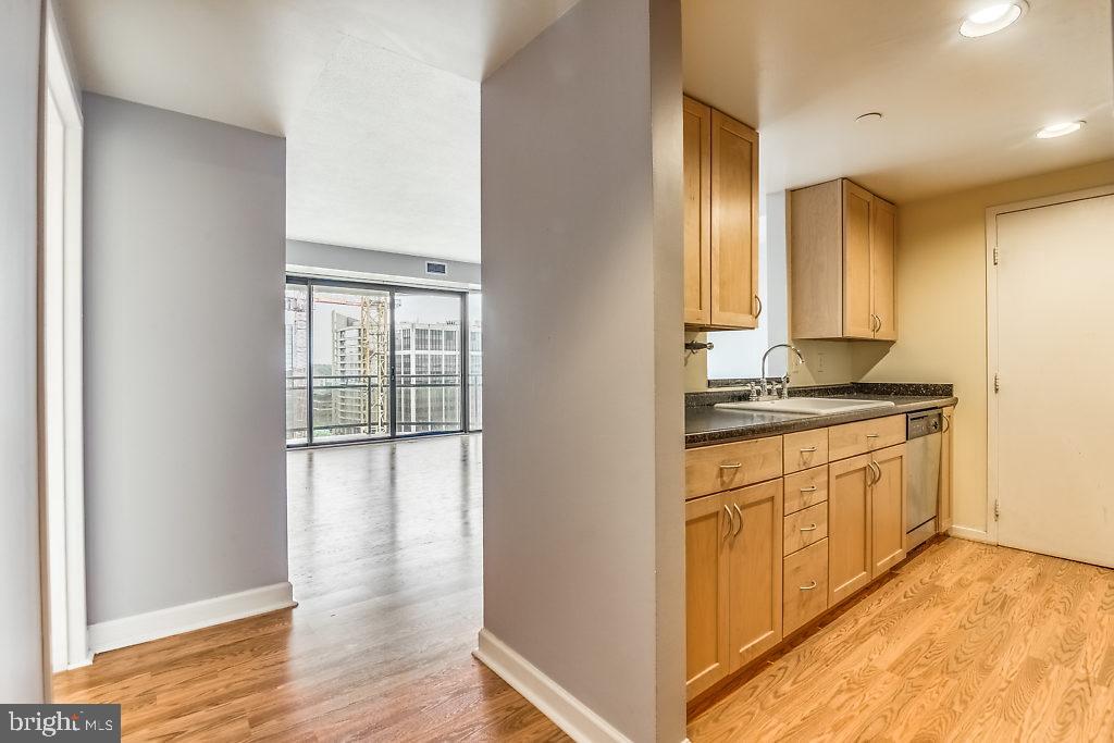 ATRIUM CONDO - Residential Lease