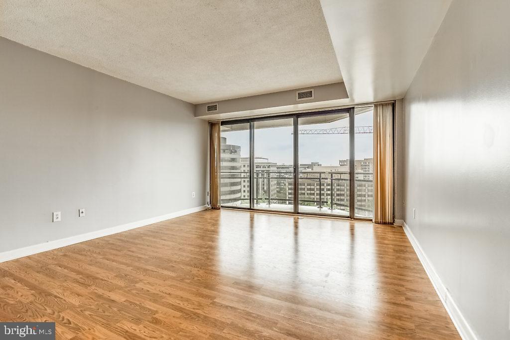 ATRIUM CONDO - Residential Lease