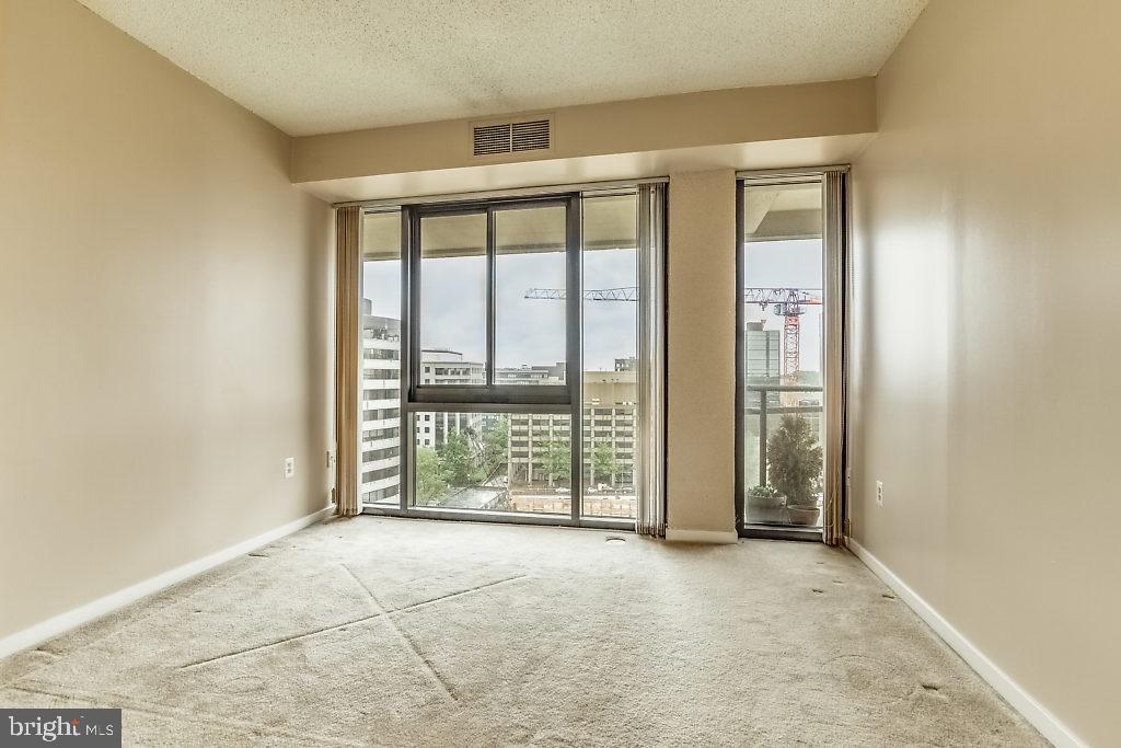 ATRIUM CONDO - Residential Lease