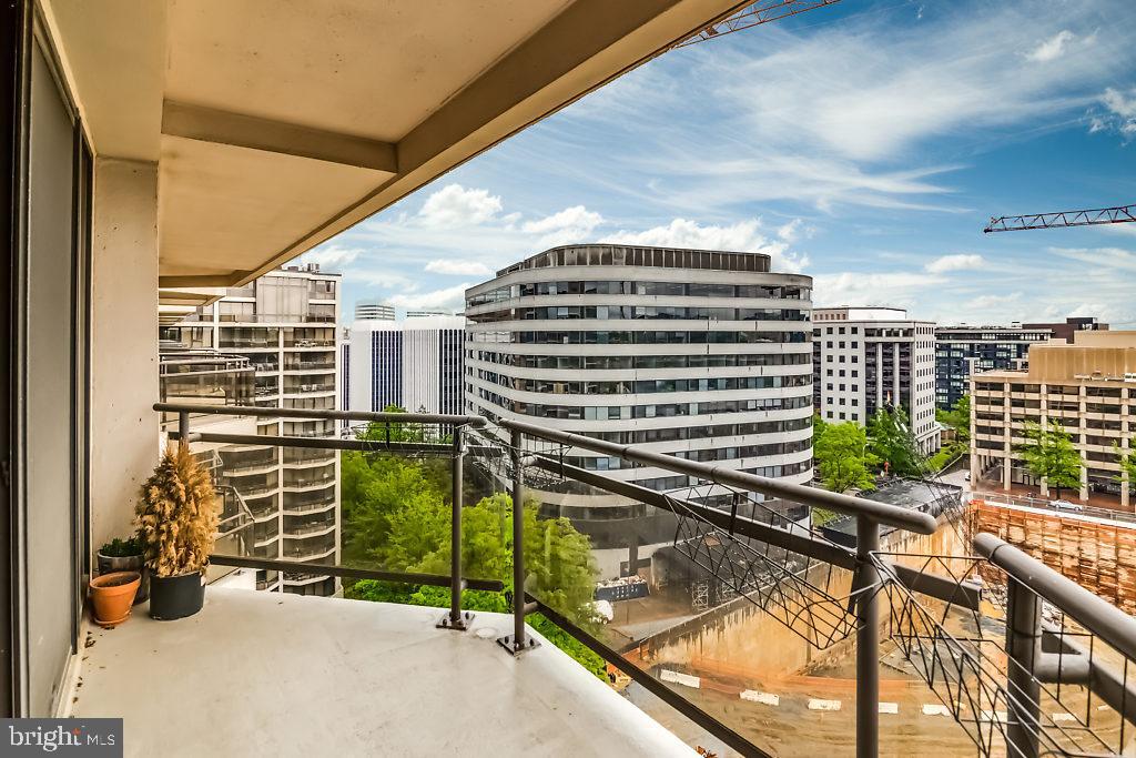 ATRIUM CONDO - Residential Lease