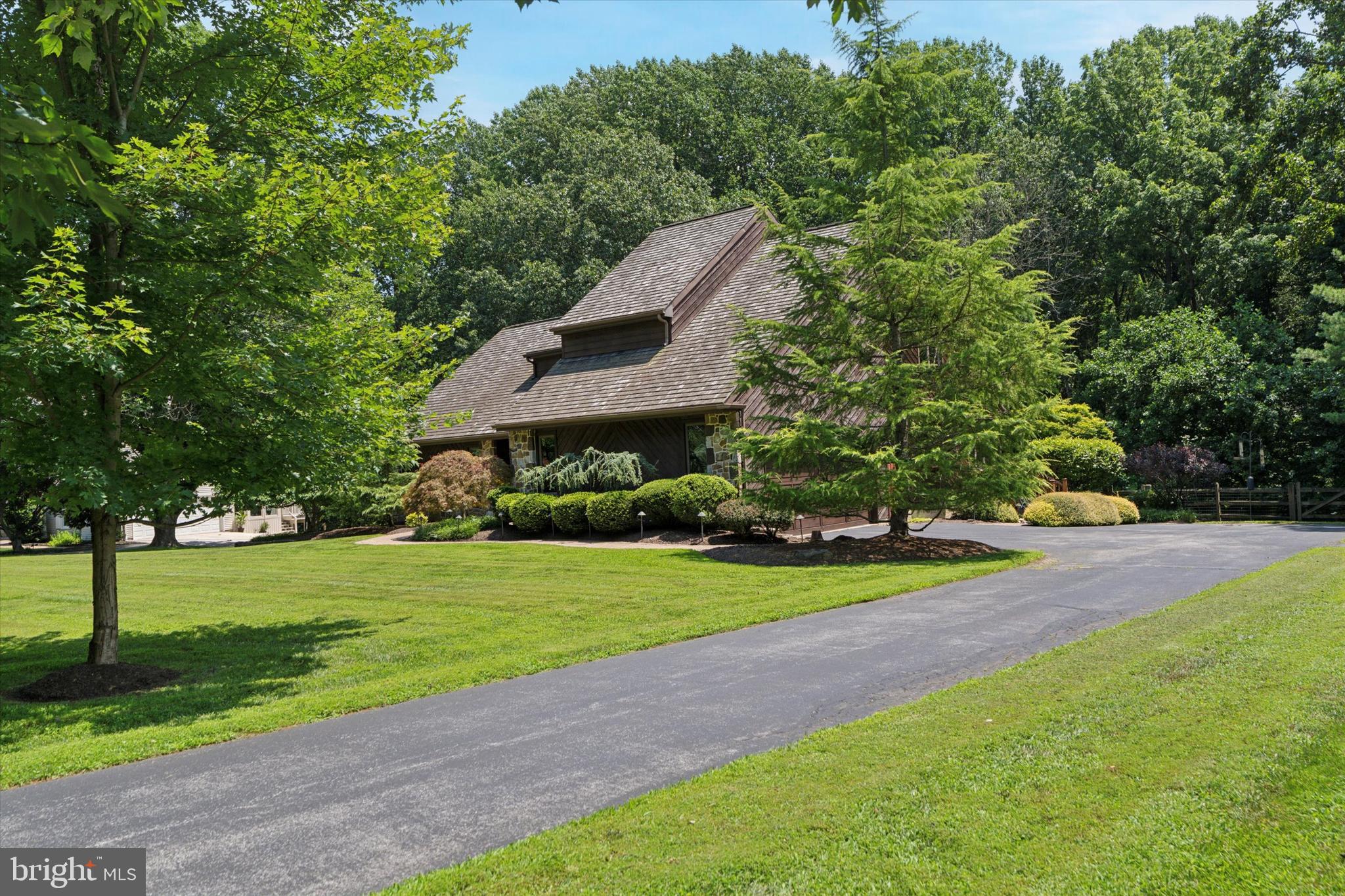 1076 HEARTSEASE DRIVE