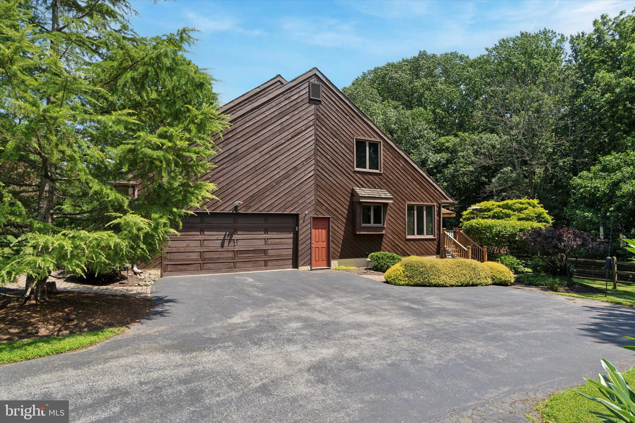 1076 HEARTSEASE DRIVE