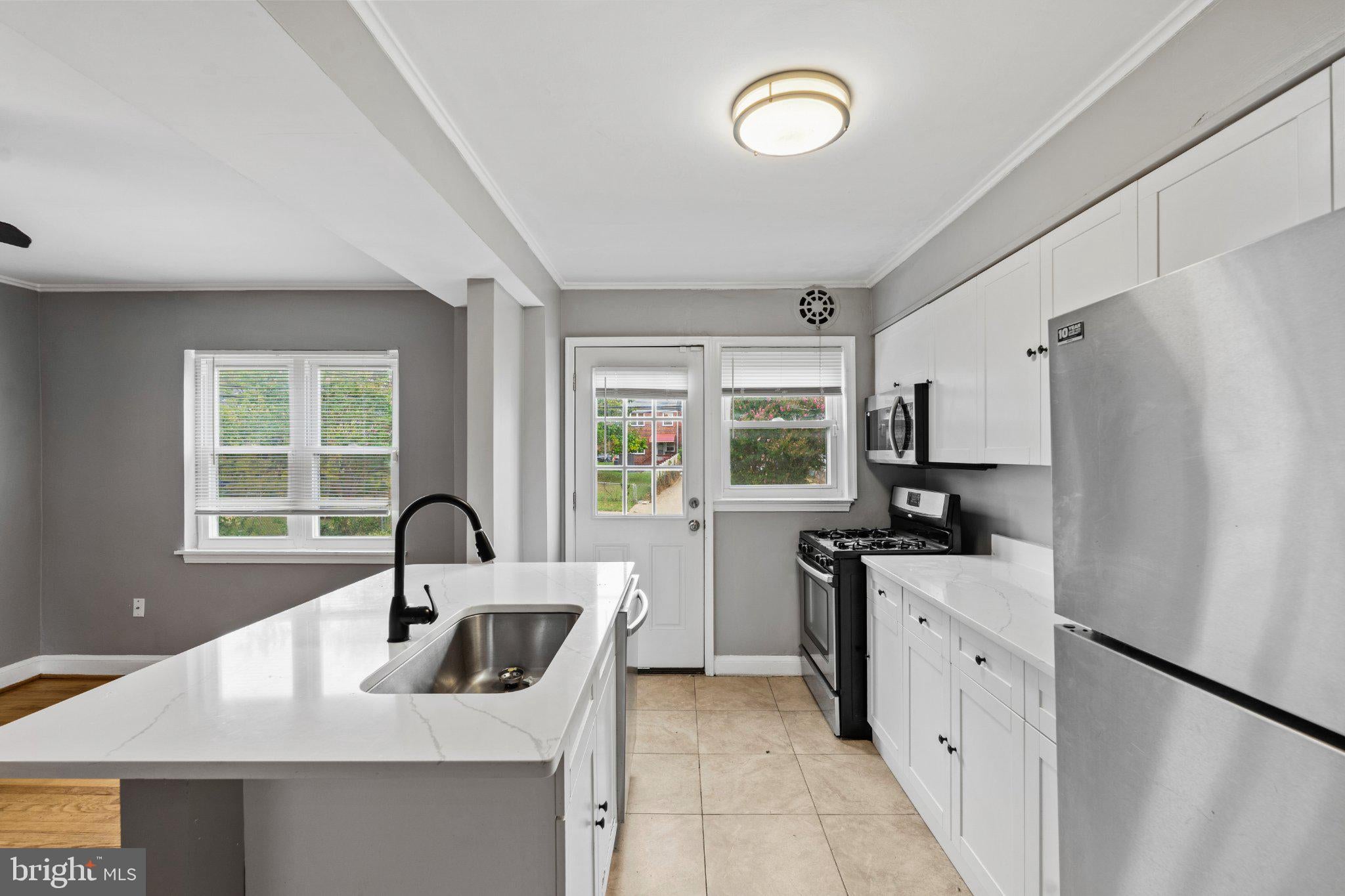 820 BRADHURST