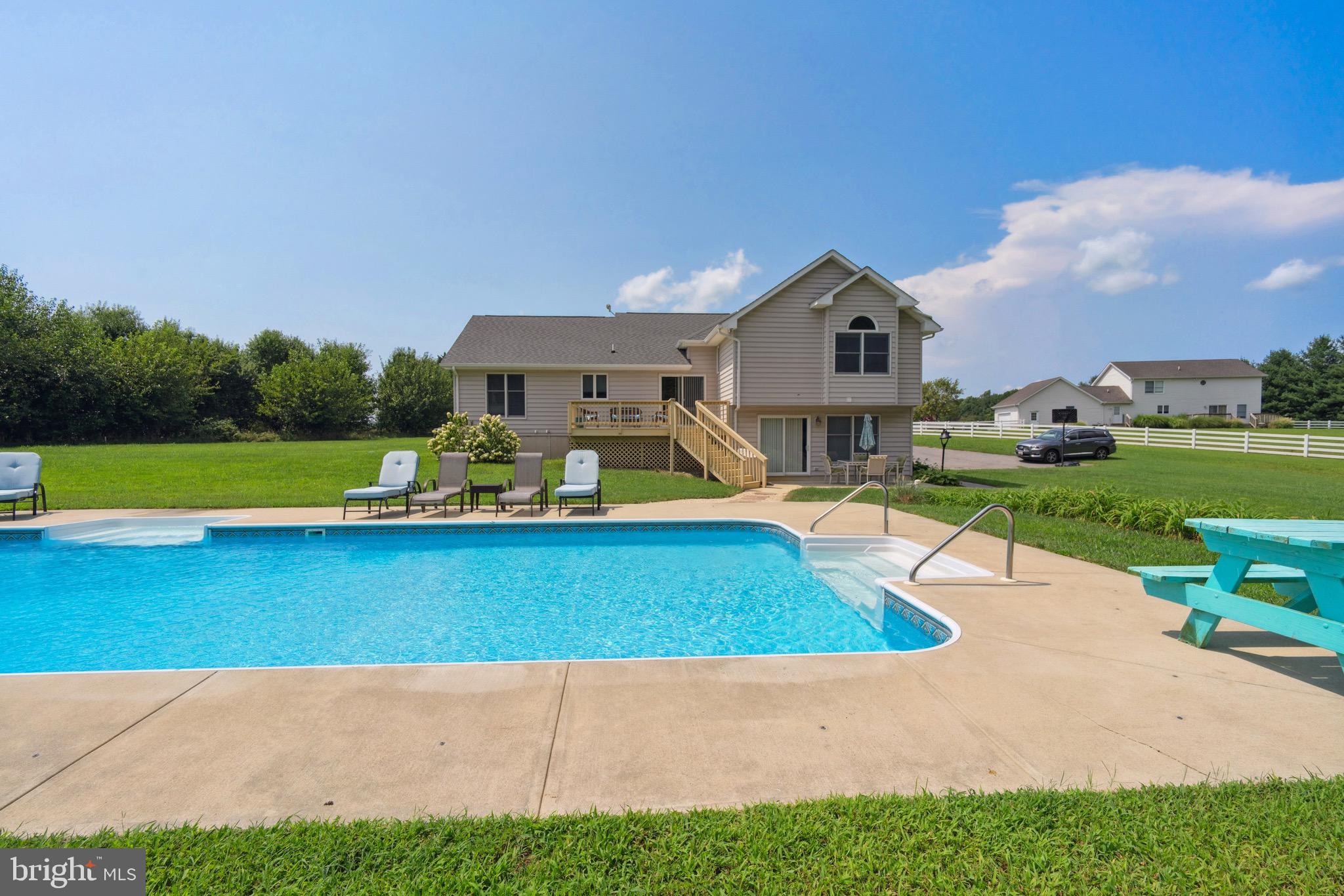 DEANS MEADOWS - Residential