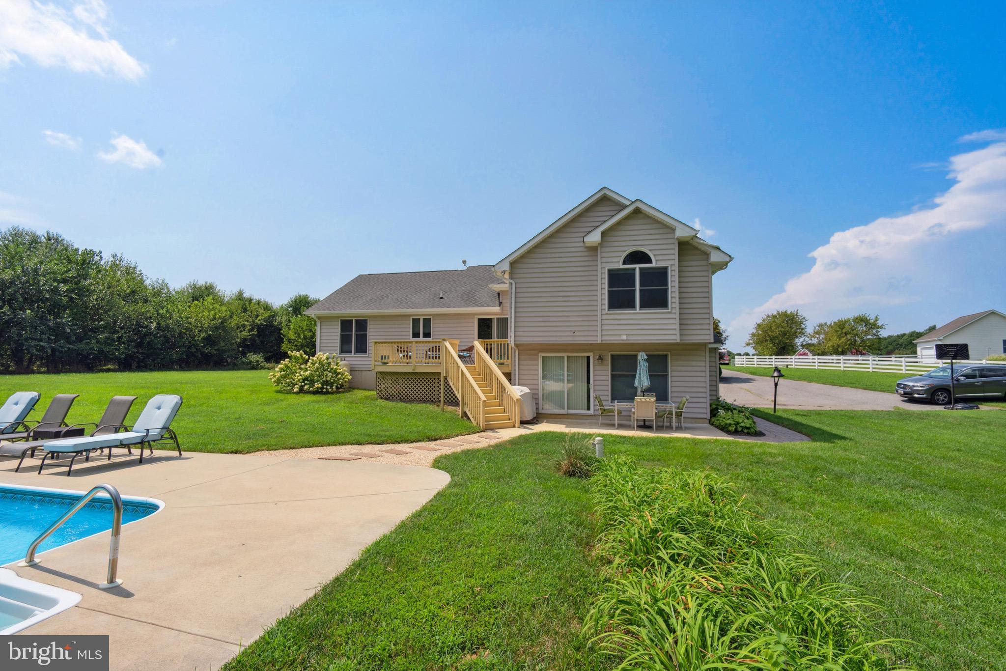 DEANS MEADOWS - Residential