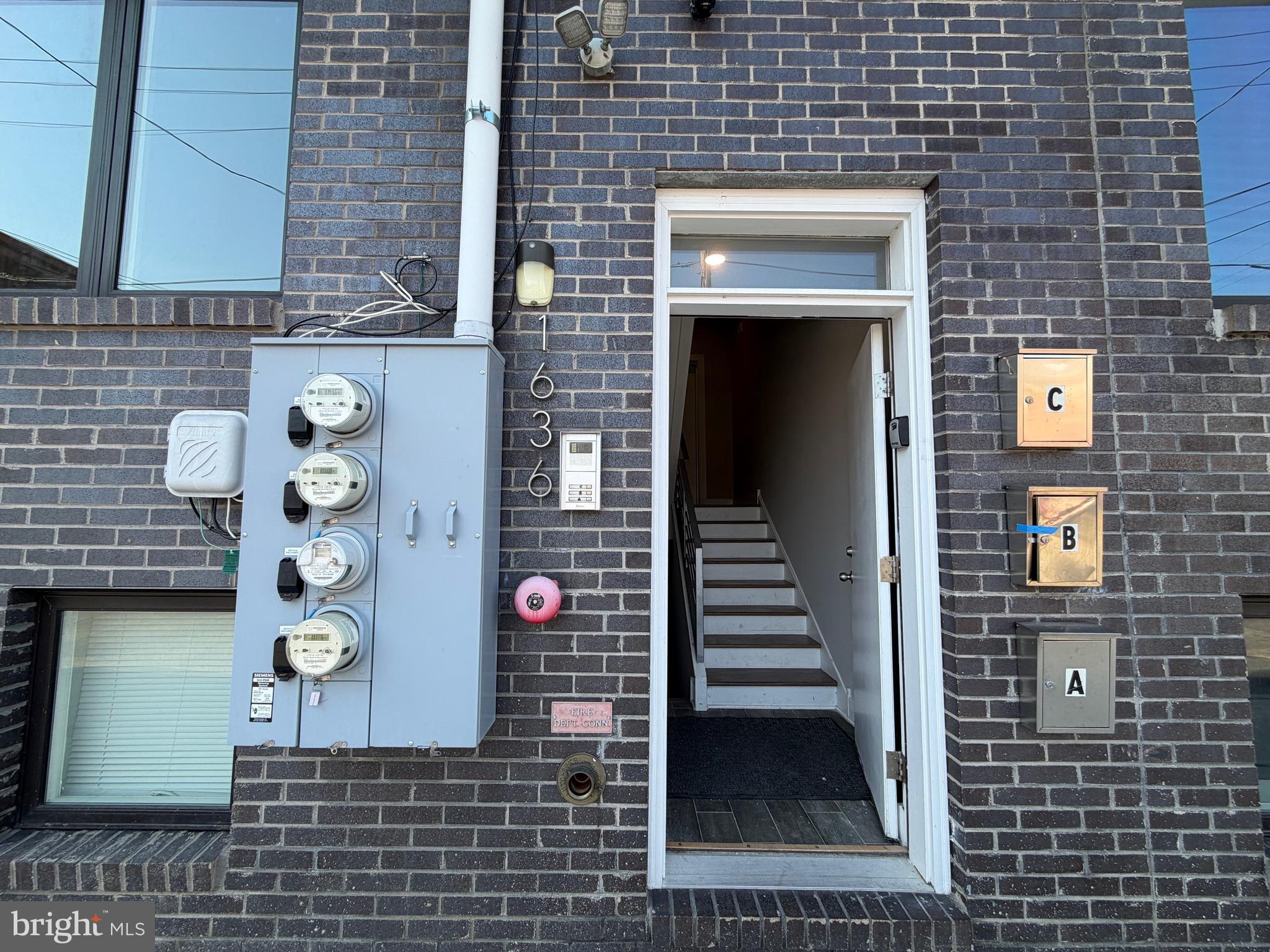 1636 CAMBRIDGE STREET