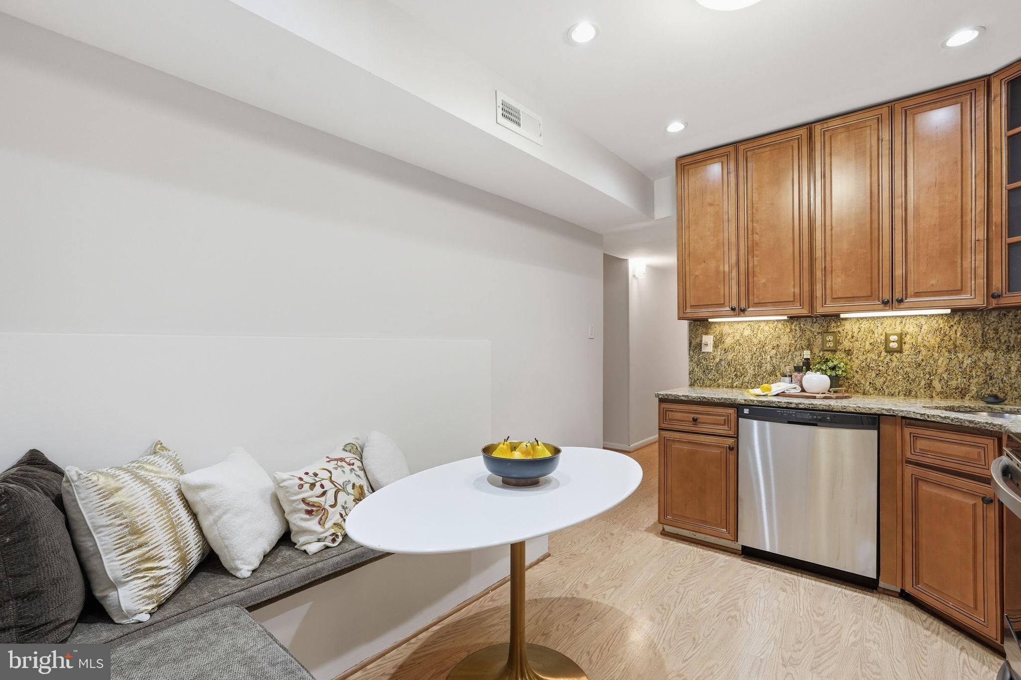 BRISTOL HOUSE - Residential