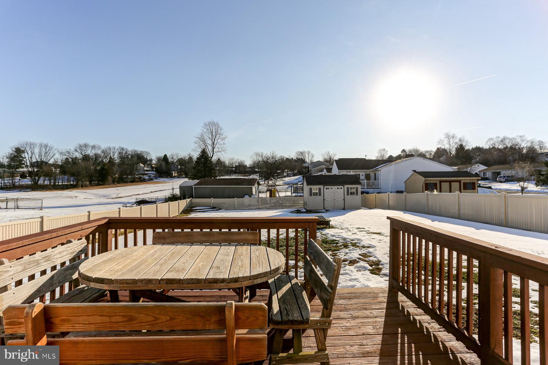 TWIN HILLS - Residential