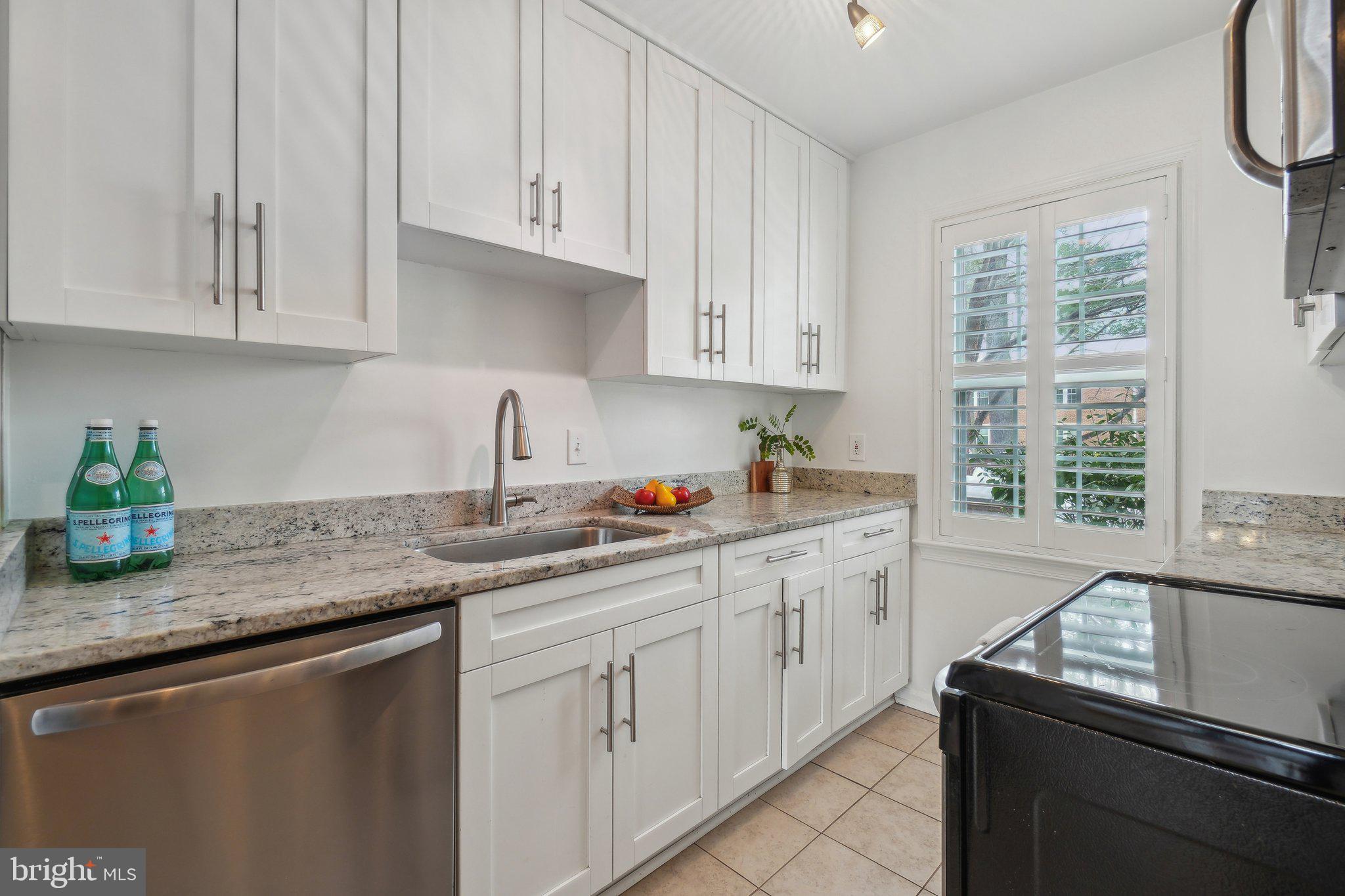 WOODLEY GARDENS COOP - Residential