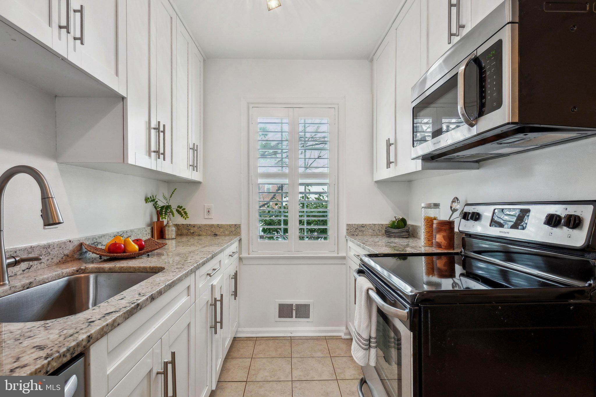 WOODLEY GARDENS COOP - Residential