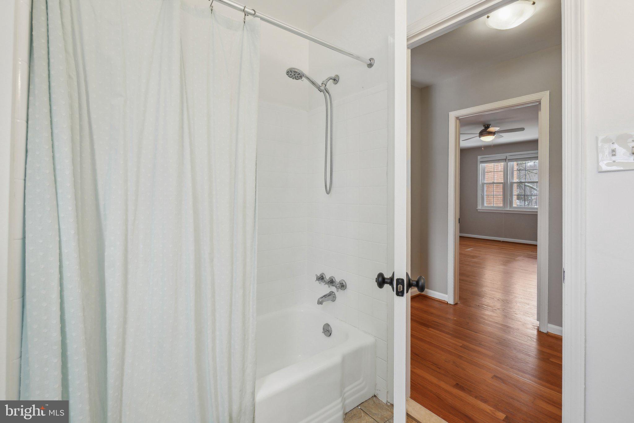 WOODLEY GARDENS COOP - Residential