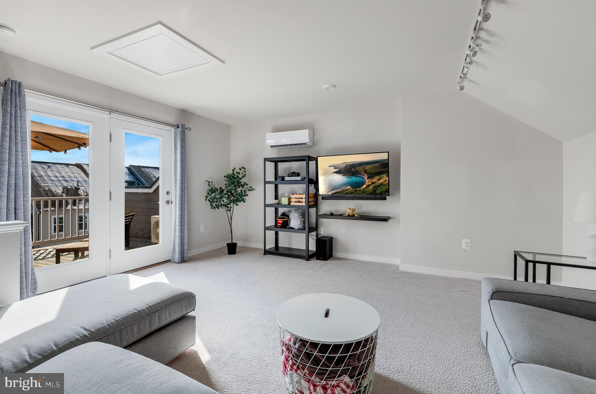 POTOMAC SHORES - Residential