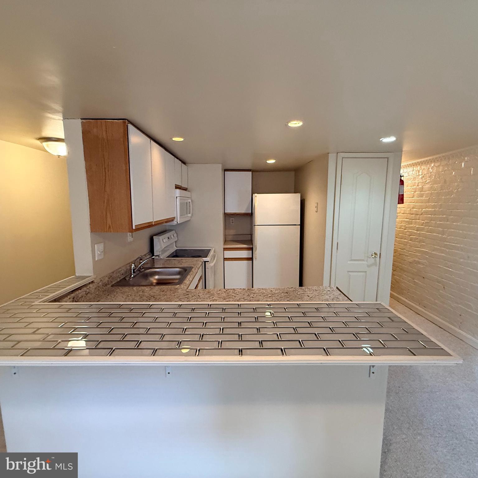 33 RANDOLPH PLACE NW B