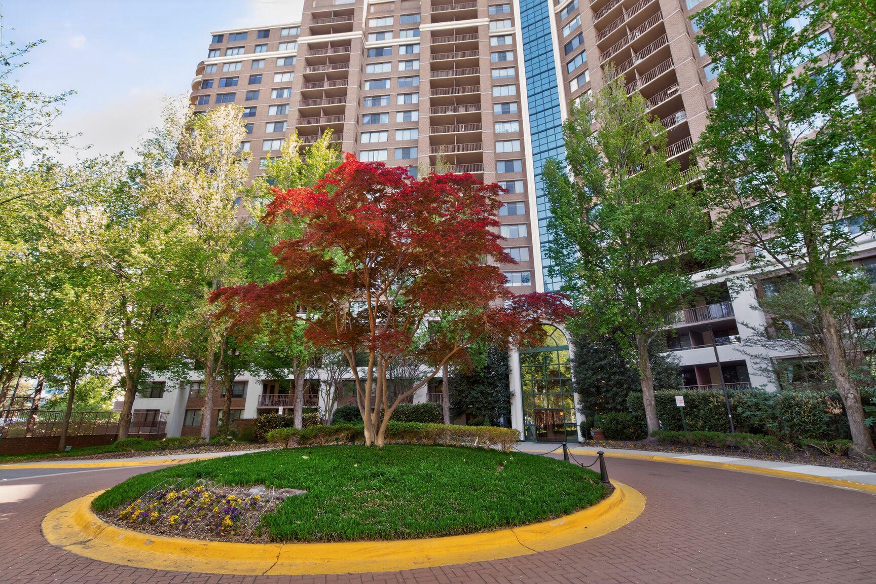 GROSVENOR PARK TOWNHOME CONDOMINIUMS - Residential