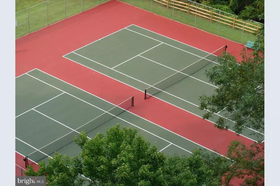 GROSVENOR PARK TOWNHOME CONDOMINIUMS - Residential