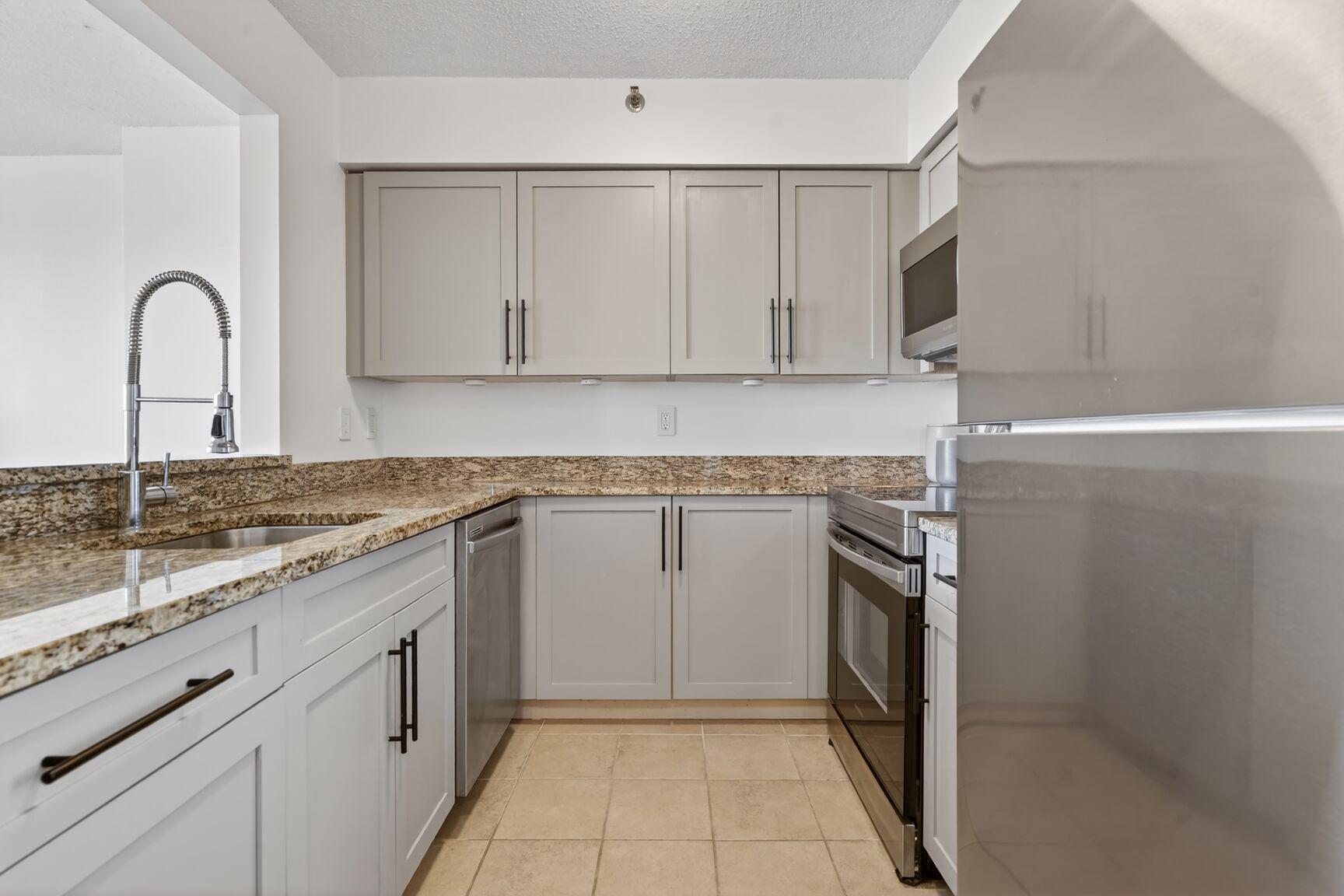 GROSVENOR PARK TOWNHOME CONDOMINIUMS - Residential