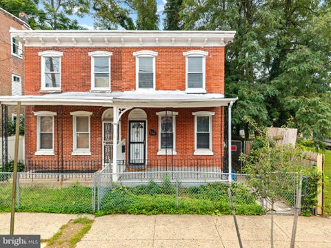 Townhouse For Sale - 104 E Pastorius Street<br/> PHILADELPHIA, PA 19144