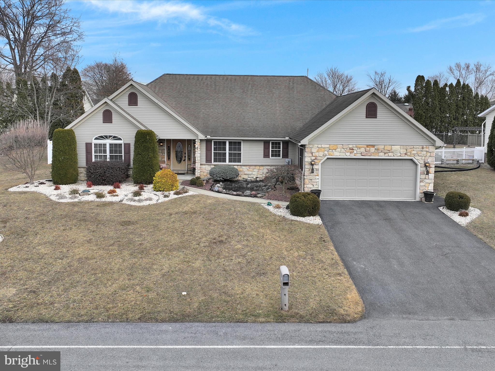 COLONIAL VILLAGE - Residential