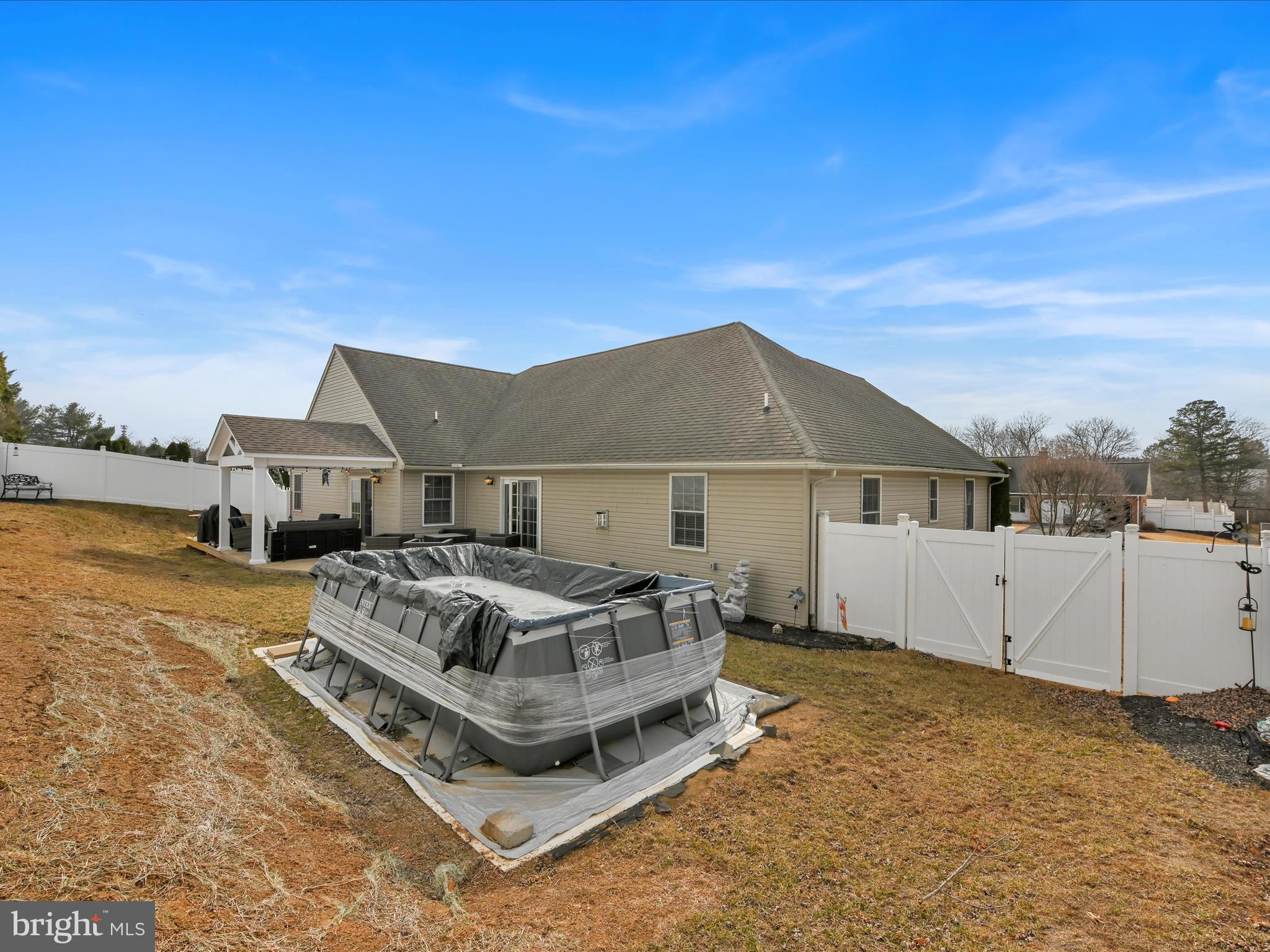 COLONIAL VILLAGE - Residential