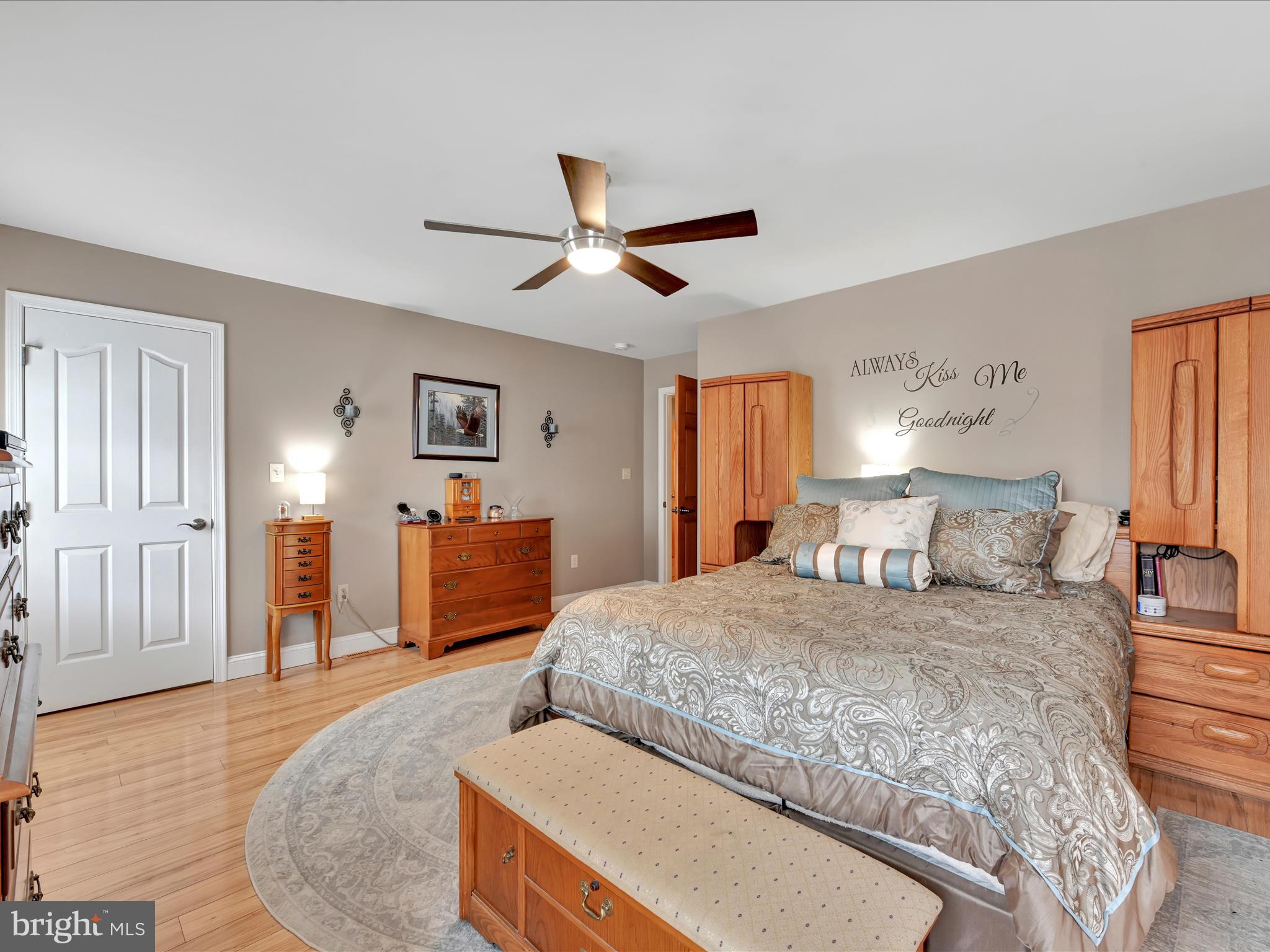 COLONIAL VILLAGE - Residential