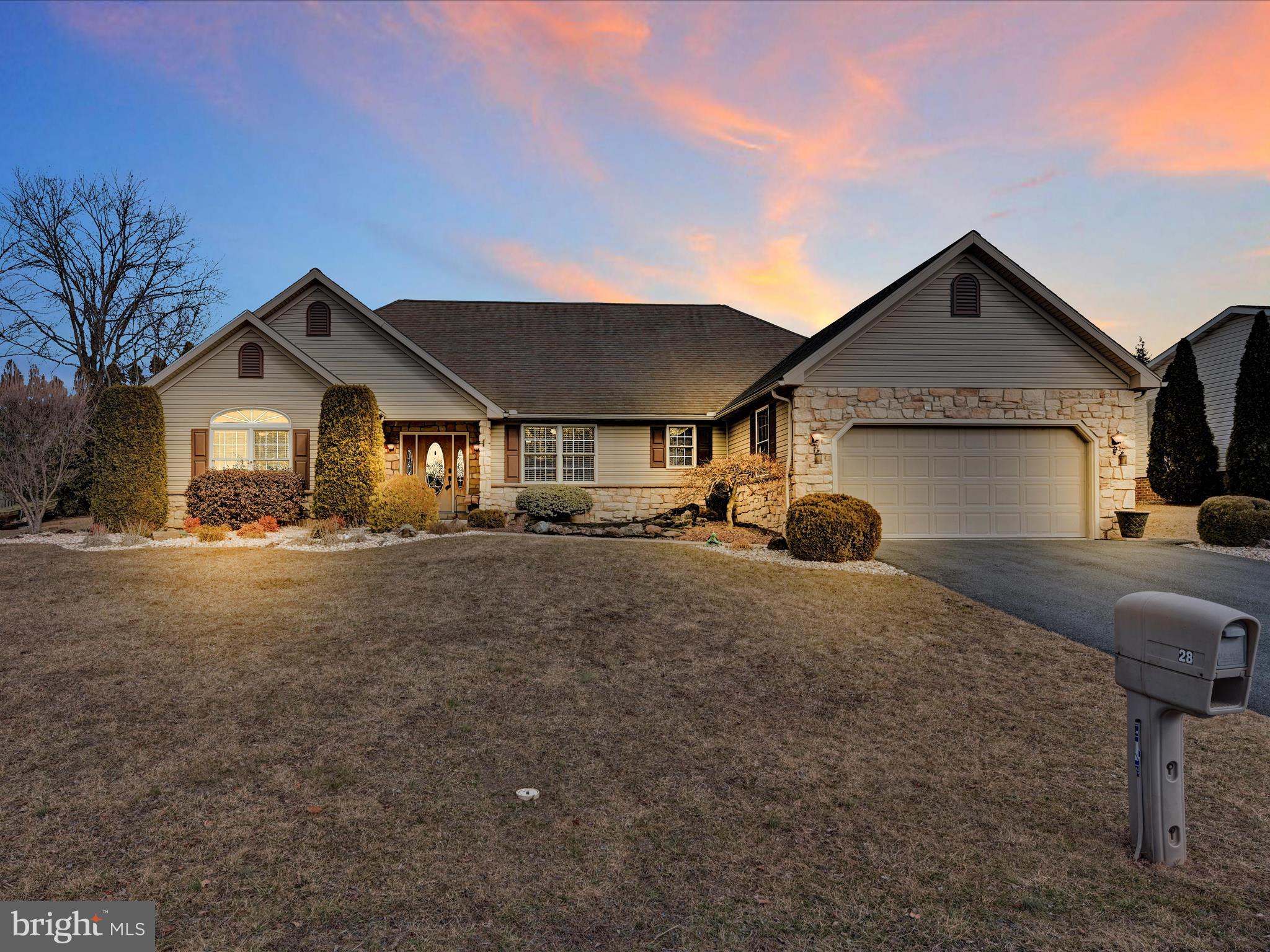 COLONIAL VILLAGE - Residential