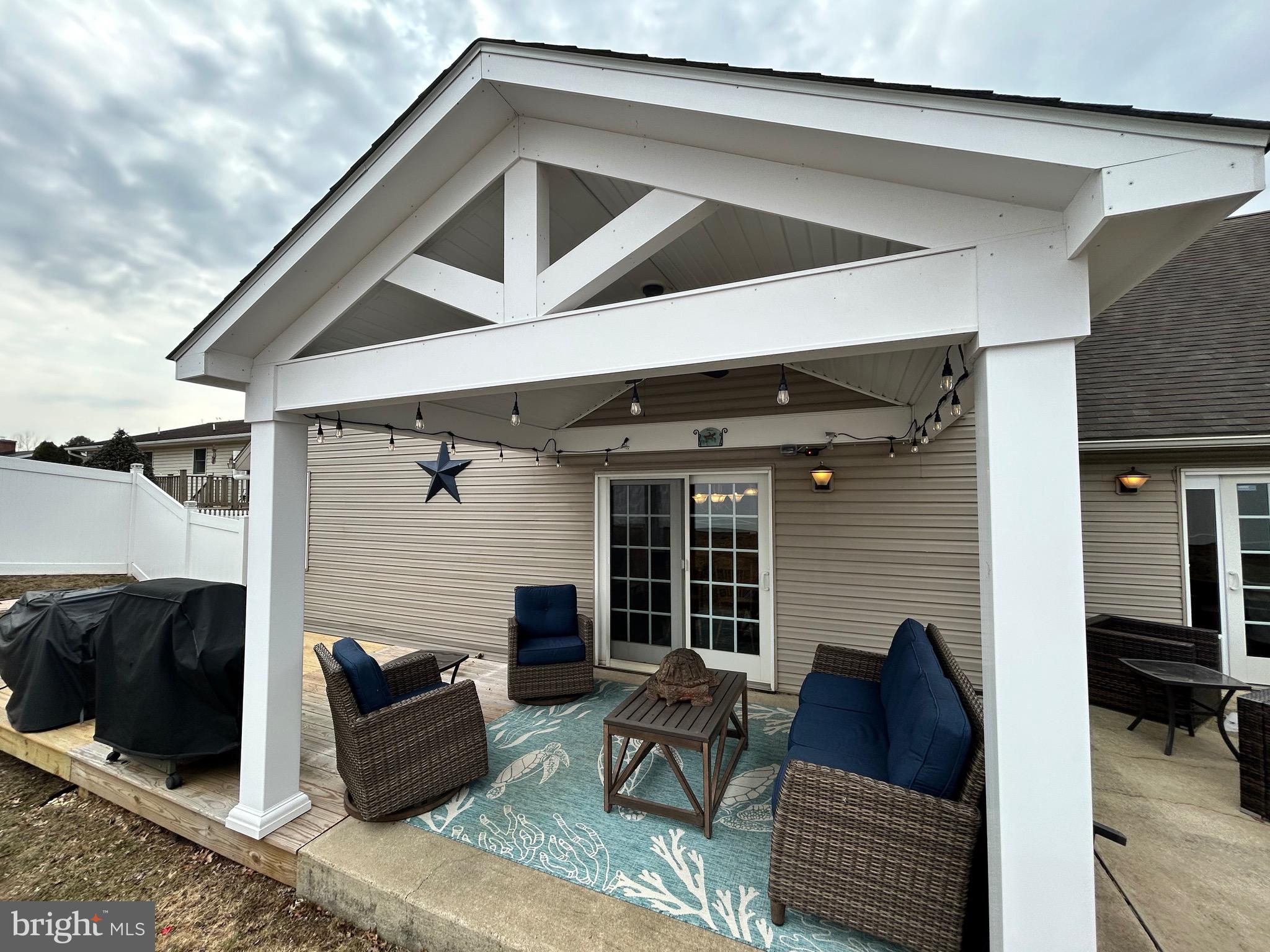 COLONIAL VILLAGE - Residential