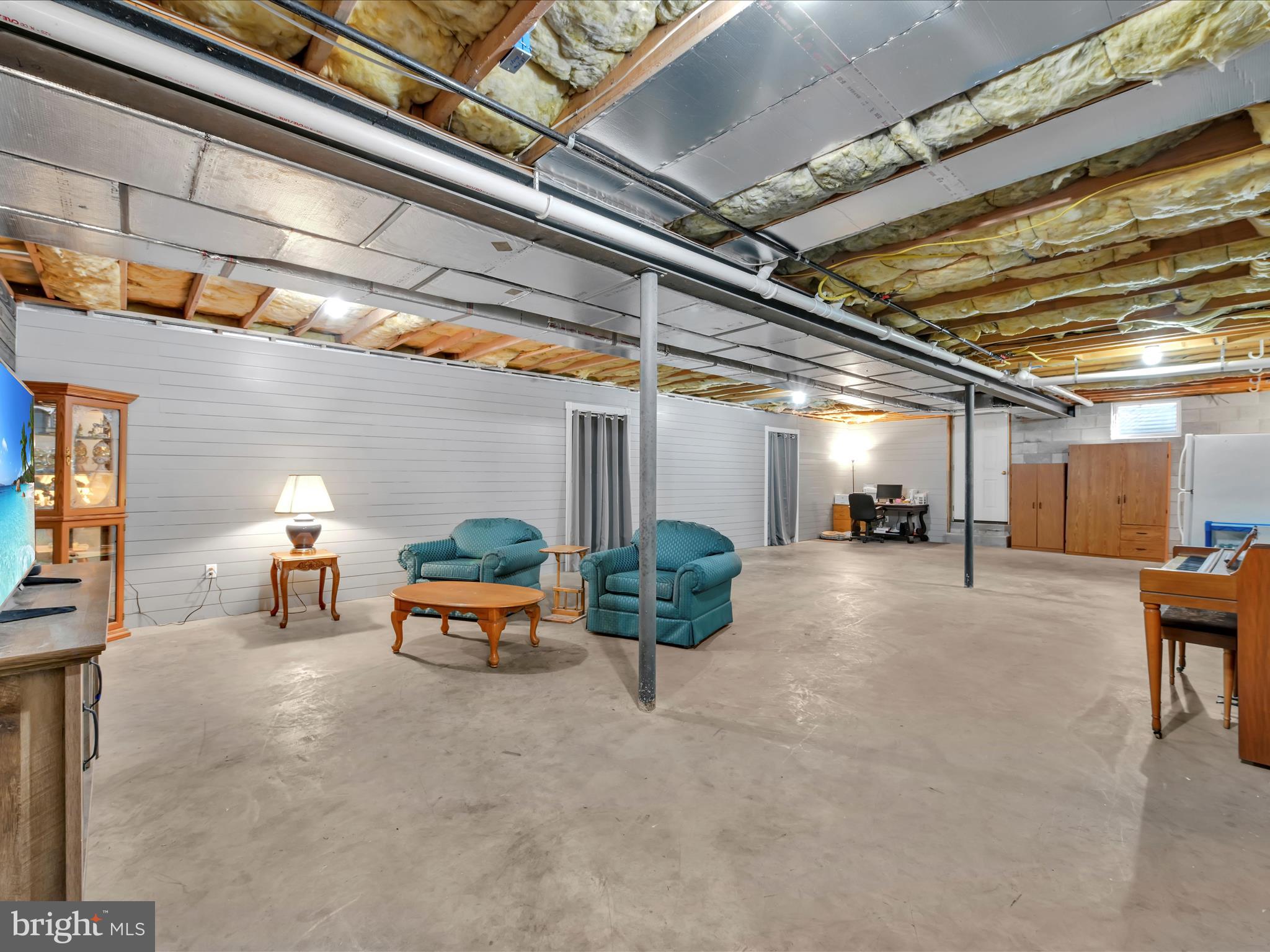 COLONIAL VILLAGE - Residential