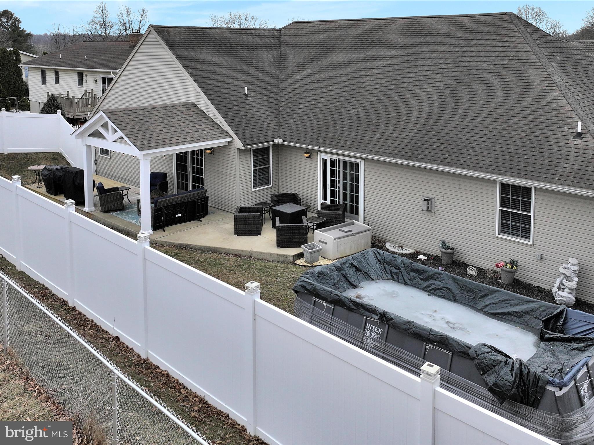 COLONIAL VILLAGE - Residential