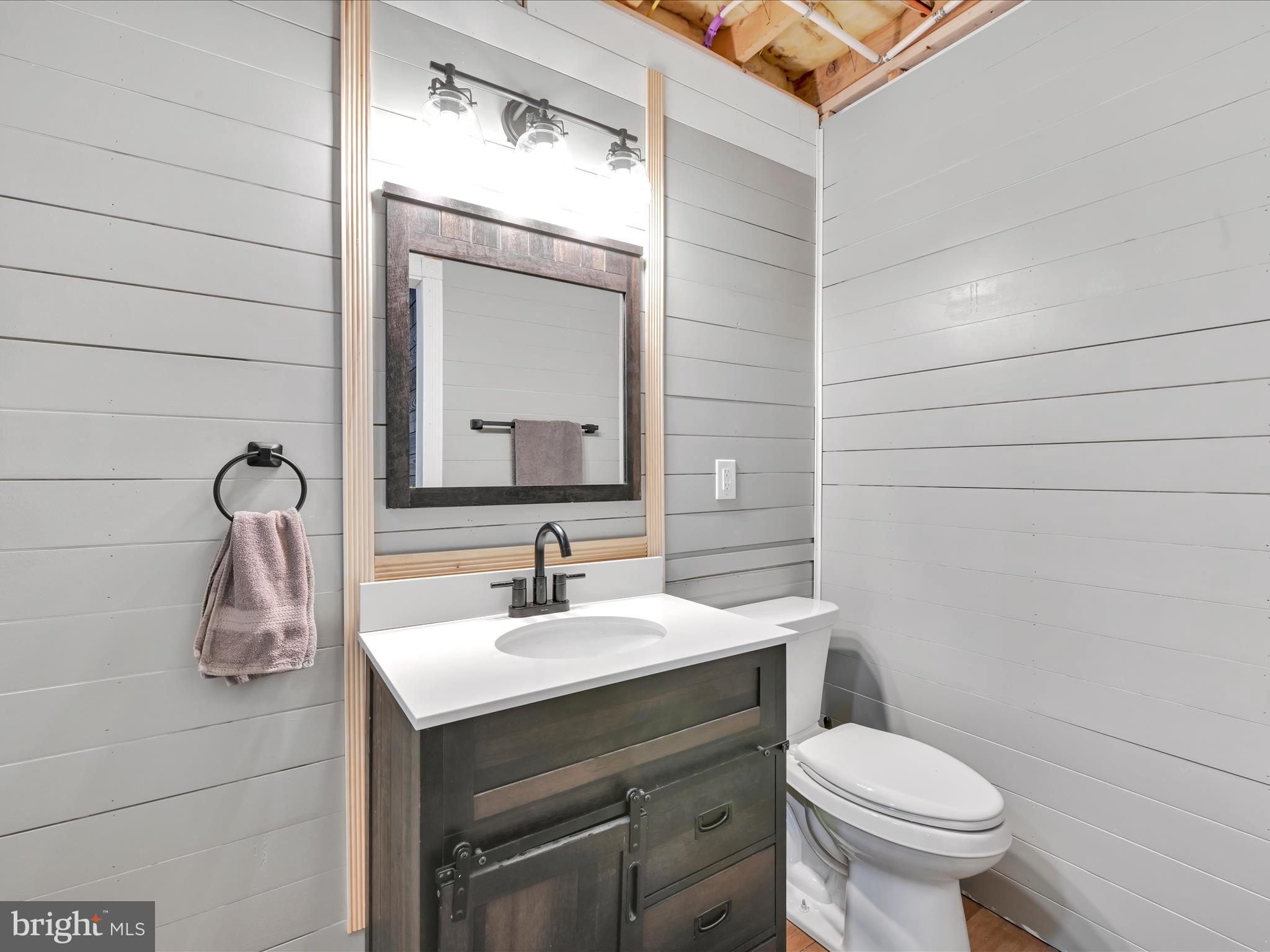 COLONIAL VILLAGE - Residential