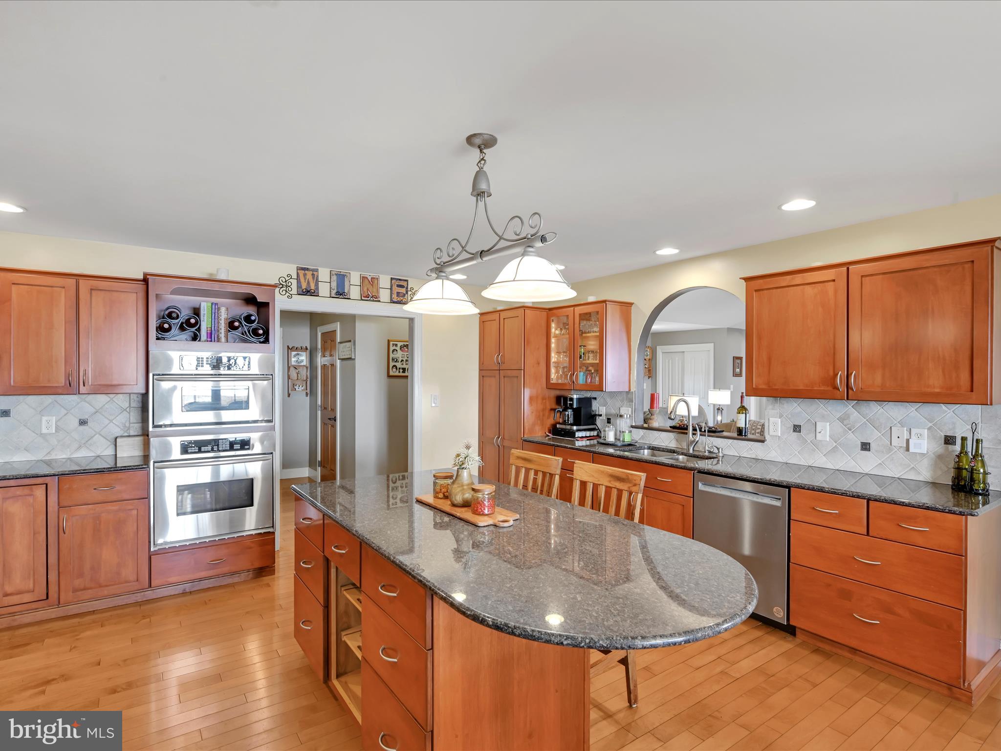 COLONIAL VILLAGE - Residential