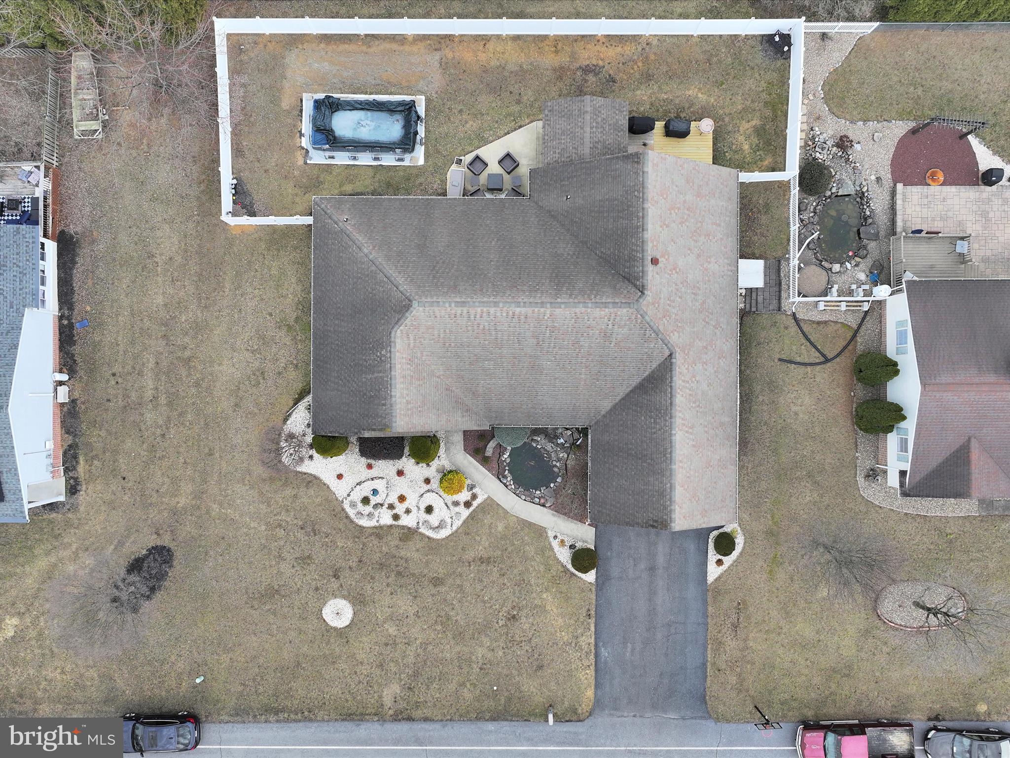 COLONIAL VILLAGE - Residential