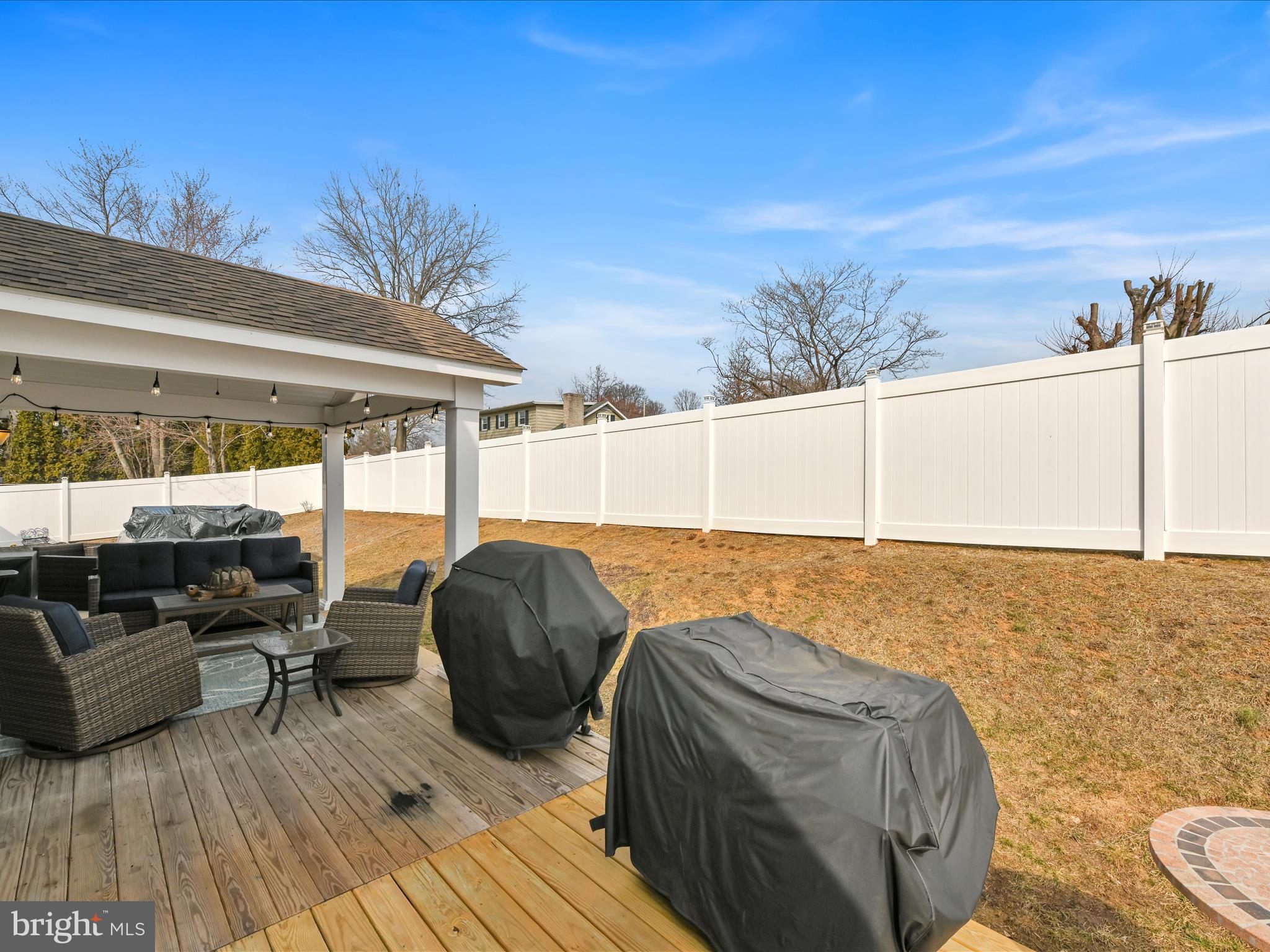 COLONIAL VILLAGE - Residential