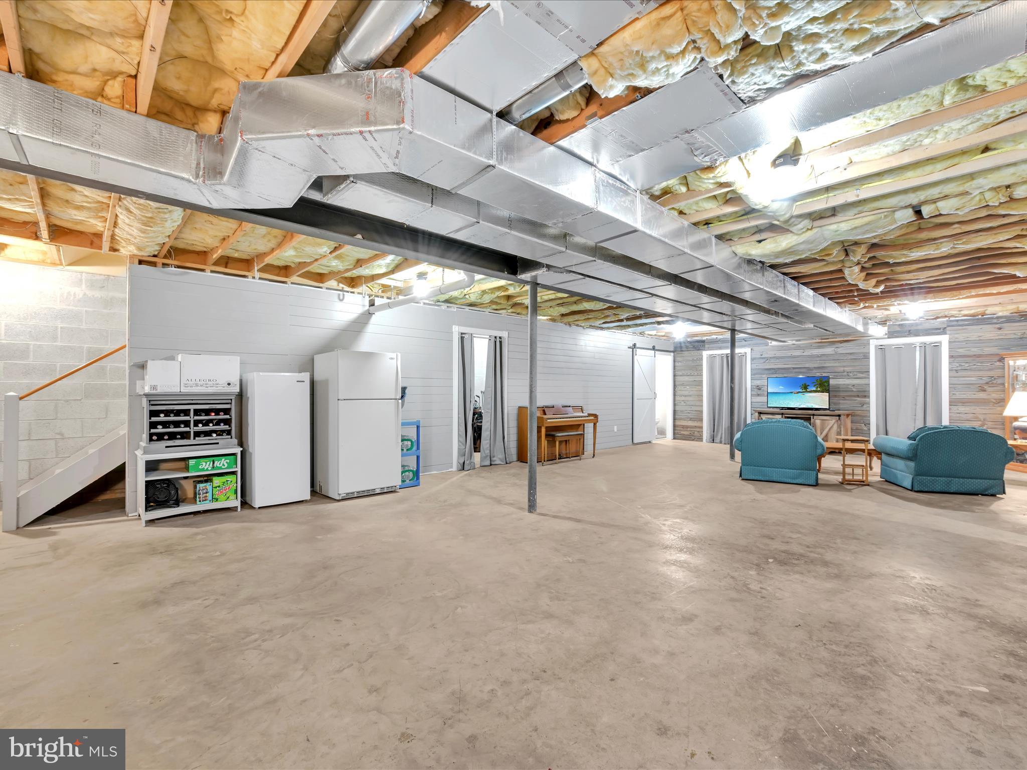 COLONIAL VILLAGE - Residential