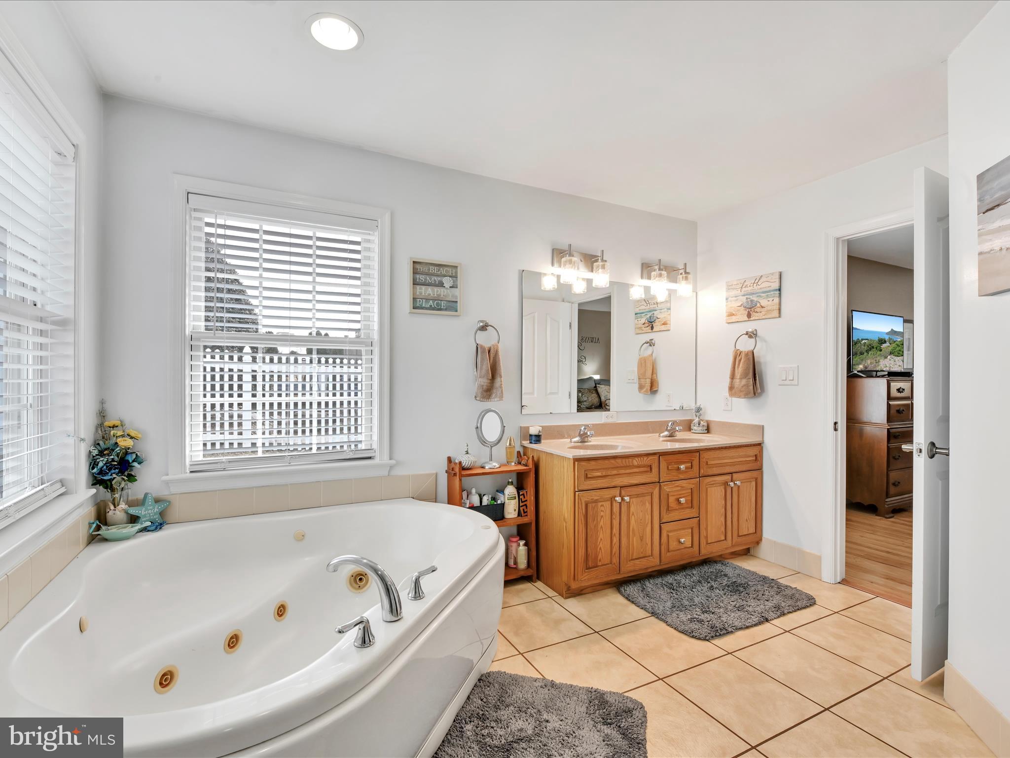 COLONIAL VILLAGE - Residential