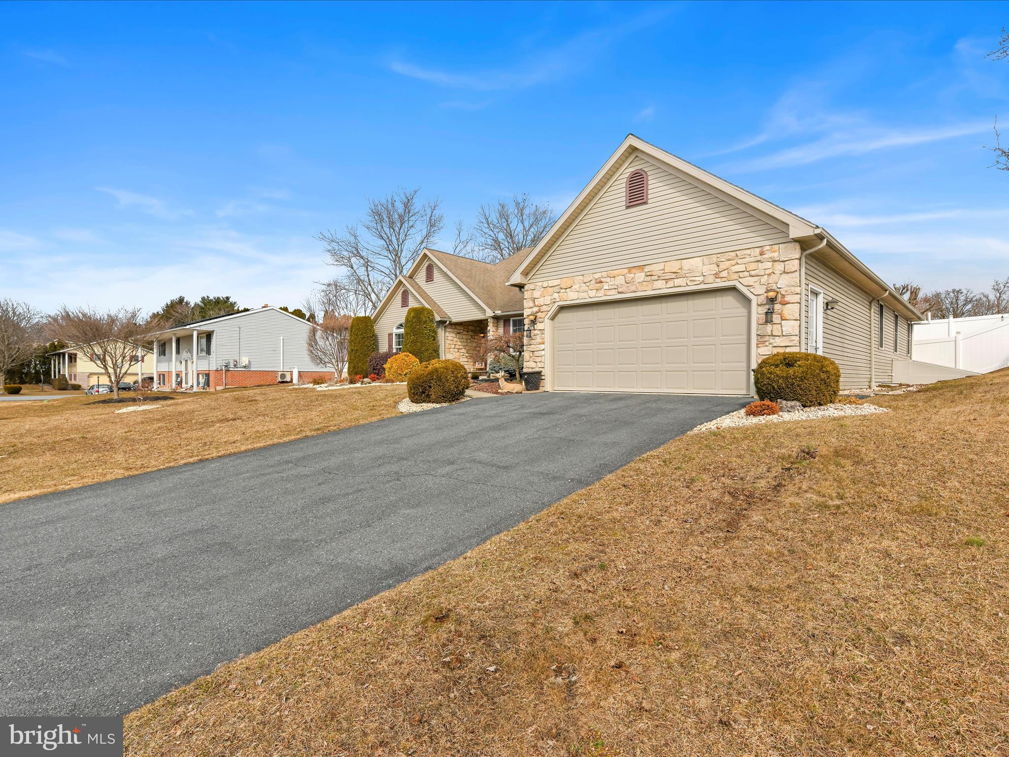 COLONIAL VILLAGE - Residential