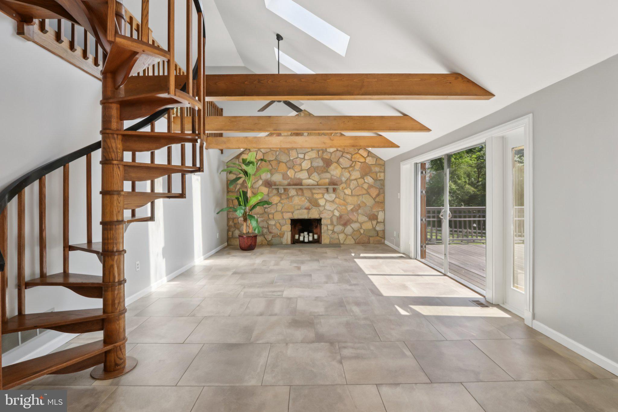 SPRING OAK ESTS - Residential