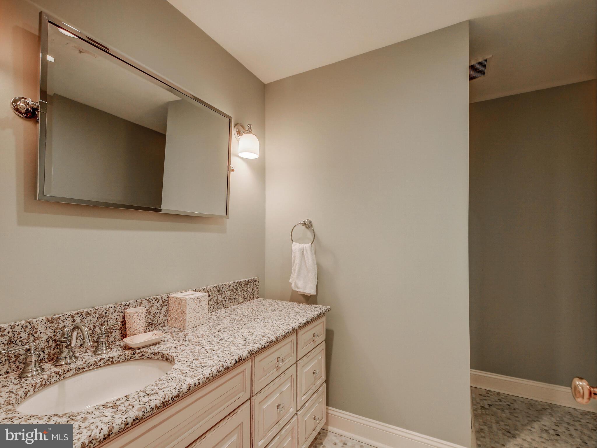 ROLAND PARK - Residential