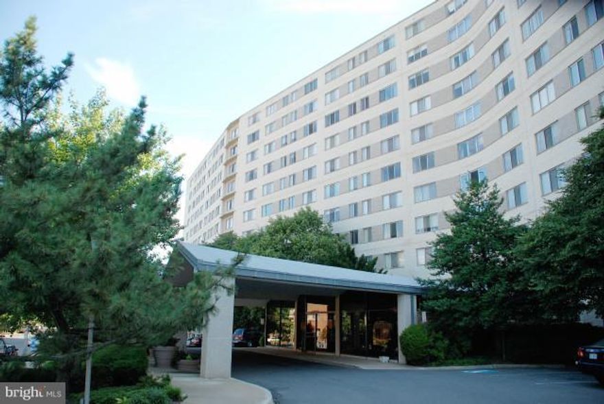 SUNNY FURNISHED STUDIO WITH WESTERN EXPOSURE.  MOVE IN WITH JUST YOUR SUITCASE. ALL UTILITIES &  ASSIGNED PARKING ARE INCLUDED IN RENTAL PRICE. TENANT  PAYS FOR PHONE, INTERNET AND CABLE.  THIS NICE STUDIO IS LOCATED IN A LUXURY CONDO WITH 24 HOUR DESK SERVICE, SECURITY, EXERCISE ROOM, OUTDOOR POOL AND CONVENIENCE STORE/DRY CLEANERS.  A PERFECT LOCATION - CLOSE TO EVERYTHING BUT IN A PEACEFUL SETTING. 5 BLOCKS TO THE ROSSLYN METRO. MINUTES TO GEORGETOWN, STATE DEPARTMENT, REAGAN AIRPORT AND DOWNTOWN DC.   ART BUS STOPS IN FRONT OF THE BUILDING.  AVAILABLE NOW. NO PETS - BUILDING POLICY.  NO SMOKING. 6 MONTH LEASE MINIMUM BUT ONCE YOU LIVE HERE YOU WON'T WANT TO LEAVE.