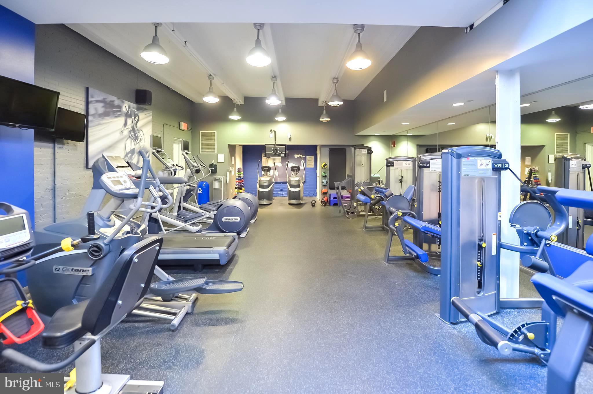 LOGAN SQUARE - Residential