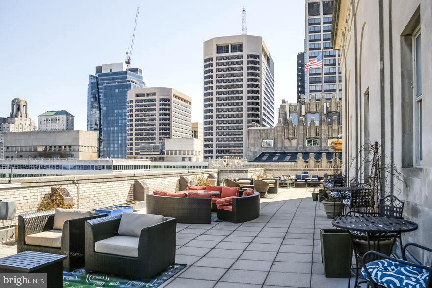 LOGAN SQUARE - Residential