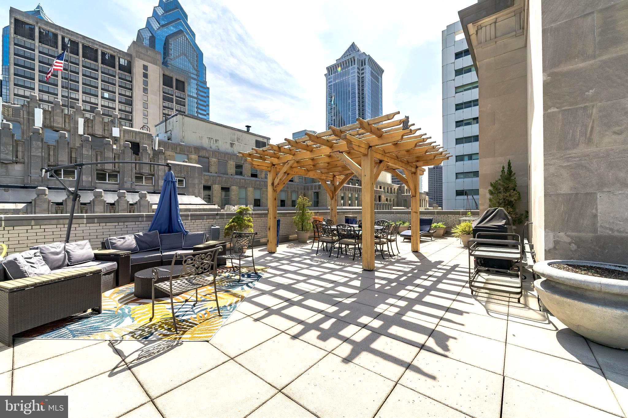 LOGAN SQUARE - Residential