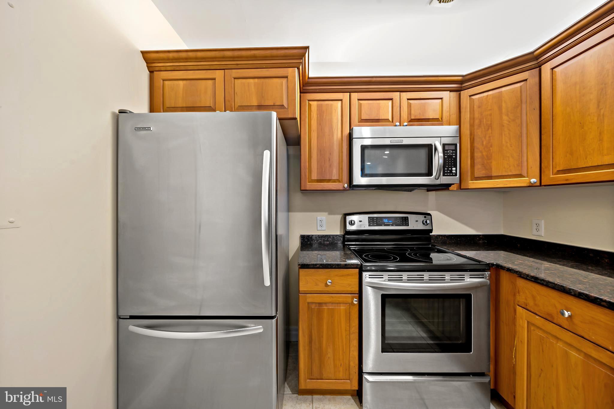 LOGAN SQUARE - Residential