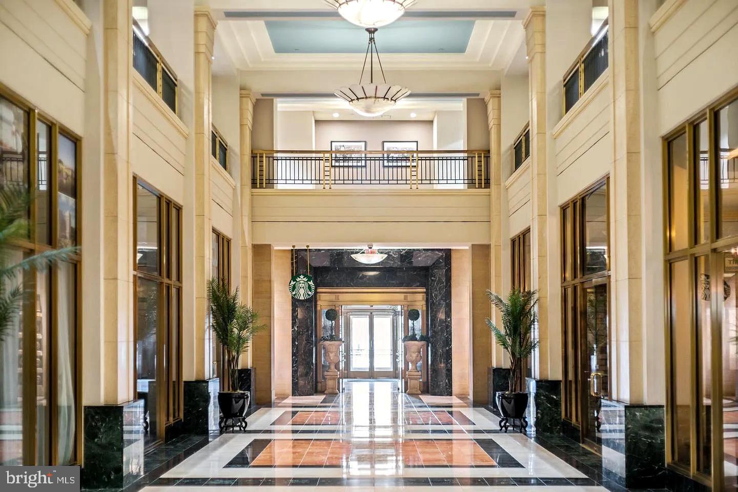 LOGAN SQUARE - Residential