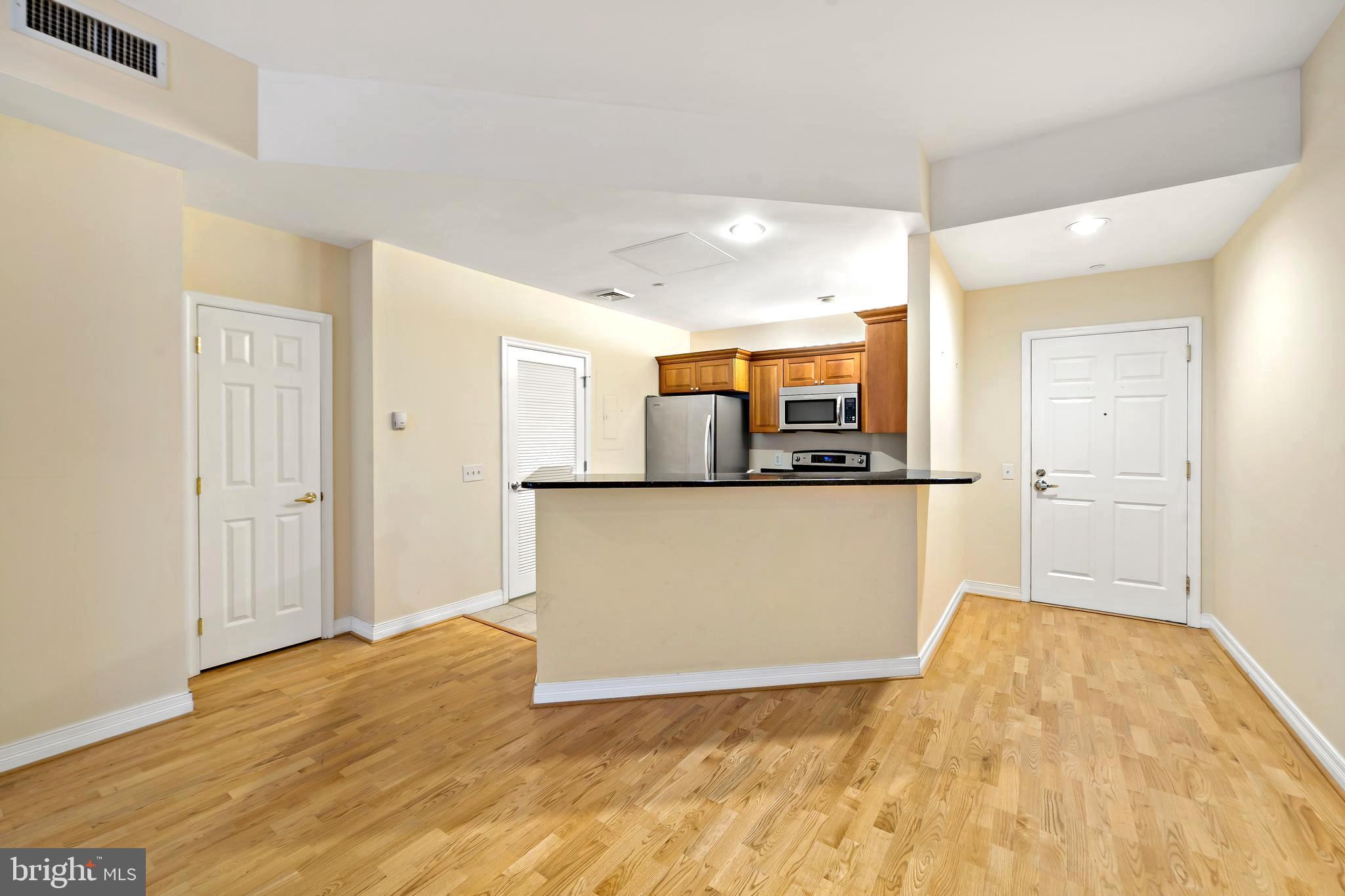 LOGAN SQUARE - Residential